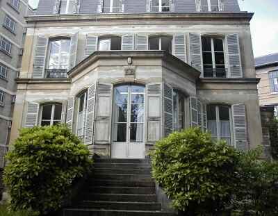Dans le Lycee Molière